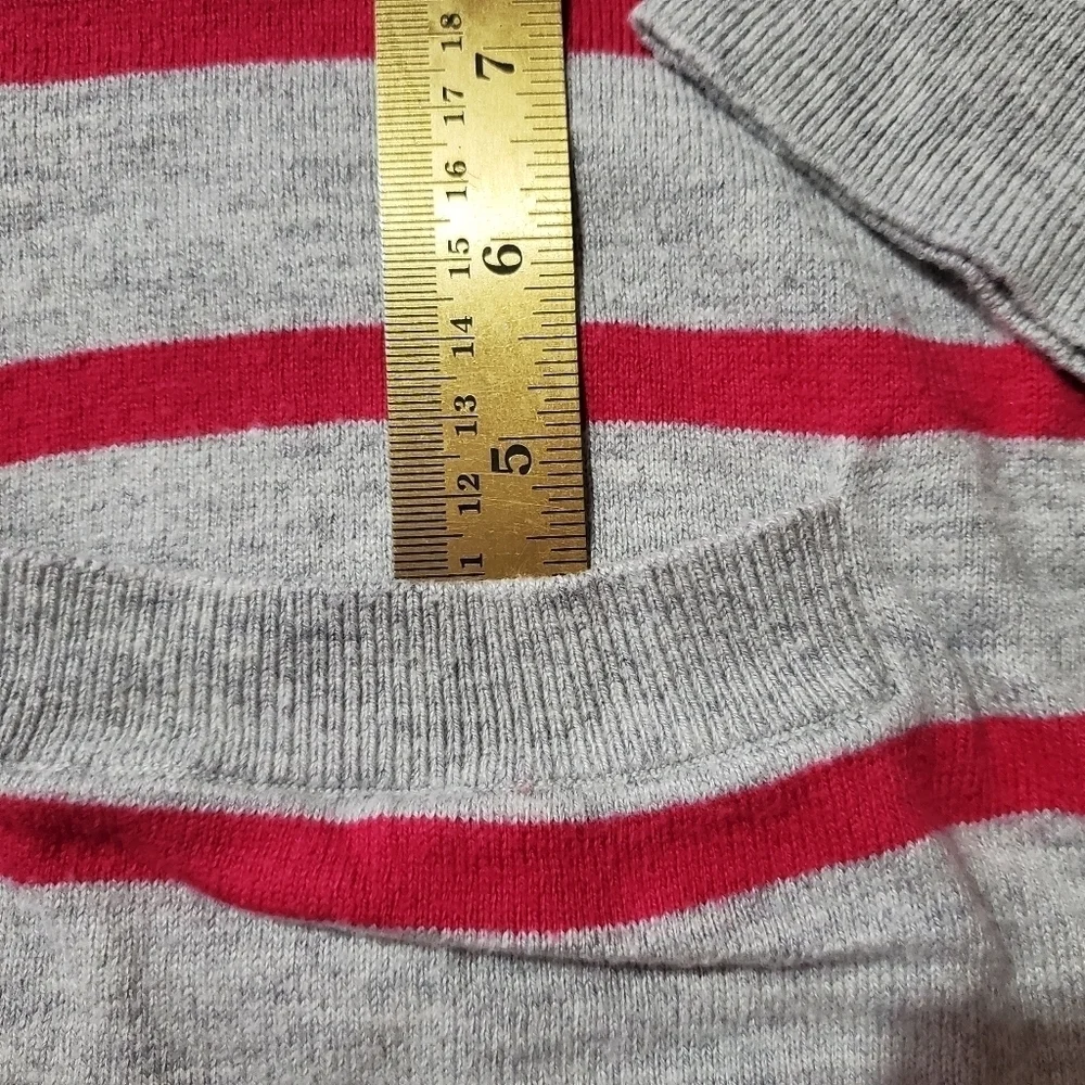 Gap Grey and Pink Stripped Sweater Pockets - Picture 4 of 4